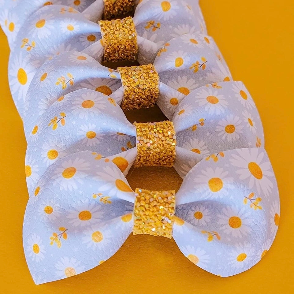 Pretty Daisies Bow
